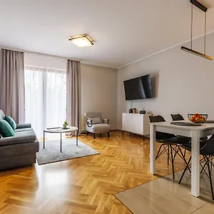 https://apartamenty-urocza-5c.szklarskaporebahotels.net
