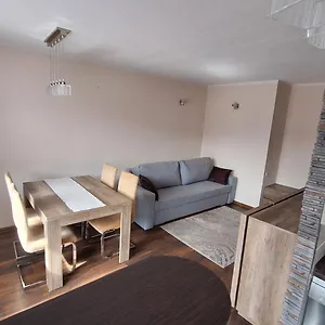 https://apartament-szklarski-centrum.szklarskaporebahotels.net